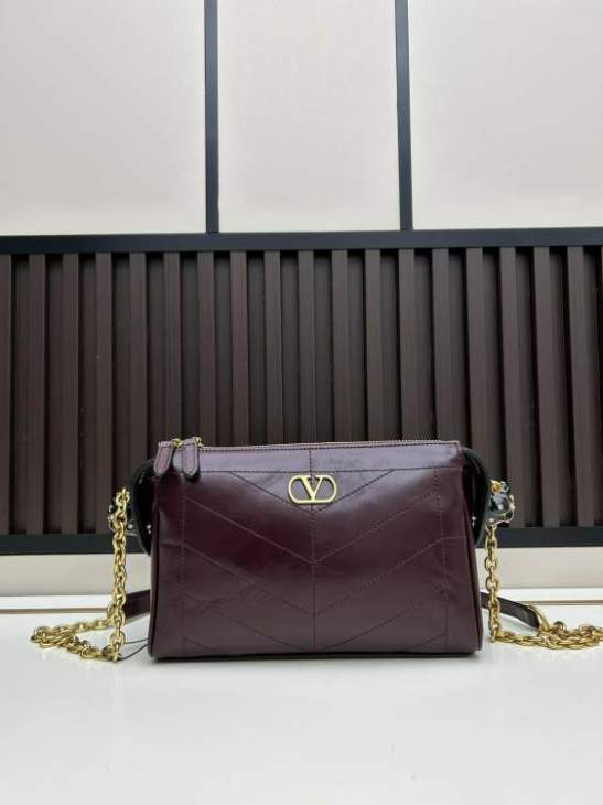 Picture of Valentino Handbags _SKUfw221784353fw